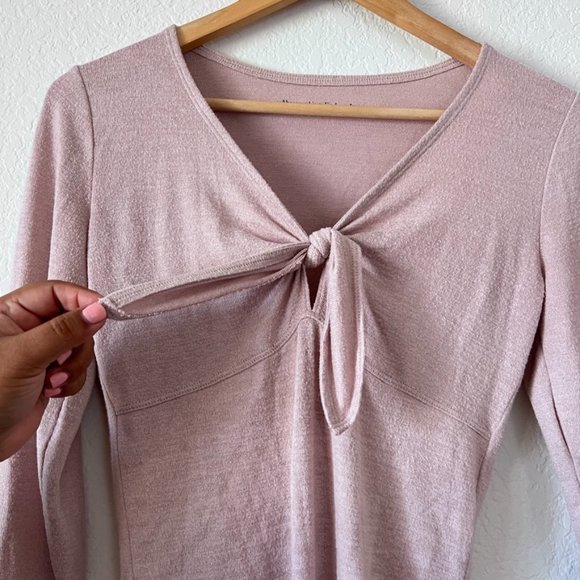 Abercrombie & Fitch Soft AF Cozy Blush Pink Tie Bodysuit Size Small - Picture 5 of 9